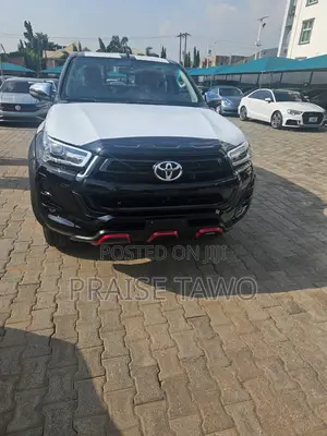 New Toyota Hilux 2025 Black