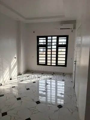 2bdrm Block of Flats in Lekki Conservation, Chevron for rent