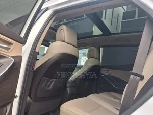 Hyundai Santa Fe SE Ultimate AWD 2017 White