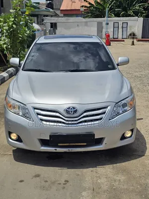 Toyota Camry XLE 4dr Sedan (2.5L 4cyl 6AM) 2010 Silver