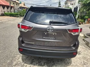 Toyota Highlander LE Plus V6 4x2 (3.5L 6cyl 6A) 2016 Gray