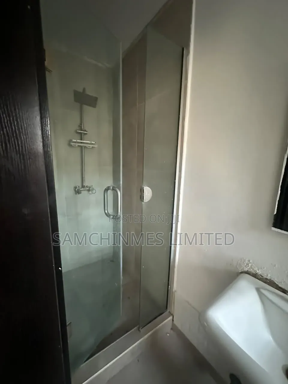 1bdrm Apartment in Lekki Phase 1 for rent