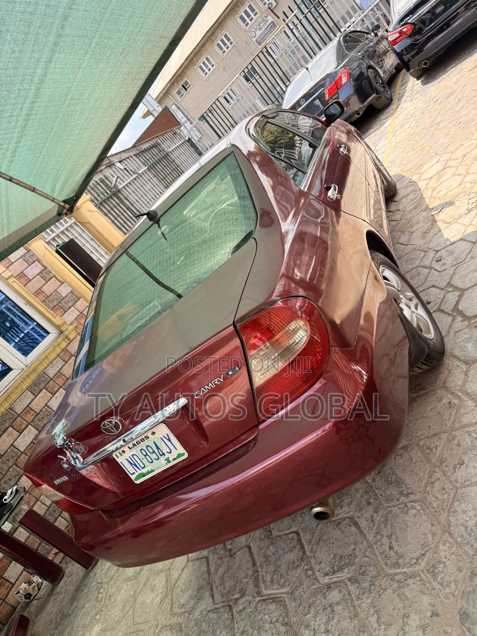 Toyota Camry LE 4dr Sedan (2.4L 4cyl 5M) 2004 Red