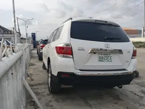 Toyota Highlander Base 2010 White
