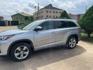 Toyota Highlander Limited 4dr SUV AWD (3.5L 6cyl 6A) 2015 Silver