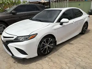 Toyota Camry 2019 White