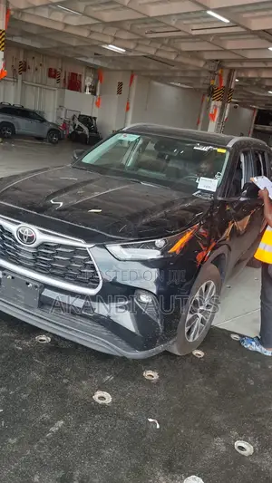 Toyota Highlander XLE FWD 2023 Black