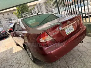 Toyota Camry LE 4dr Sedan (2.4L 4cyl 5M) 2004 Red