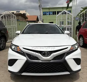 Toyota Camry 2019 White
