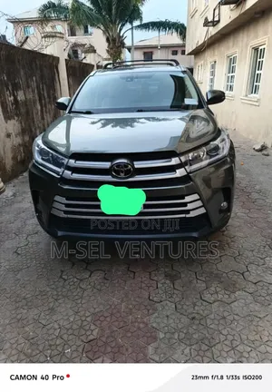 Toyota Highlander Limited 4dr SUV AWD (3.5L 6cyl 6A) 2015 Gray