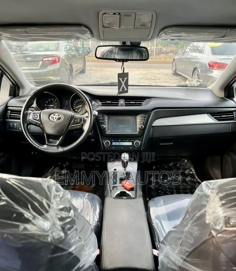 Toyota Avensis 2016 Black