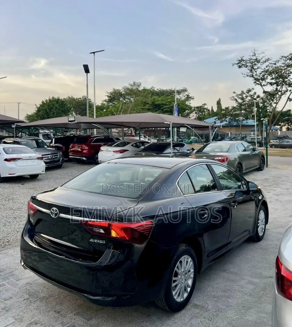 Toyota Avensis 2016 Black