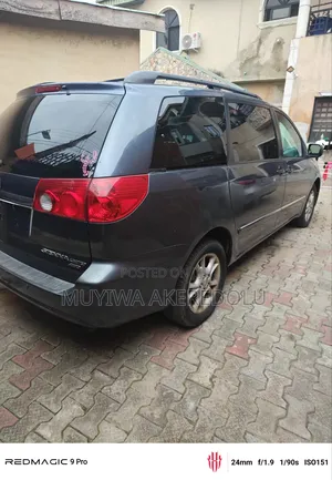 Toyota Sienna 2006 Blue