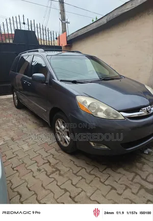 Toyota Sienna 2006 Blue