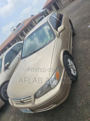 Toyota Camry LE 4dr Sedan (2.4L 4cyl 5M) 2002 Gold