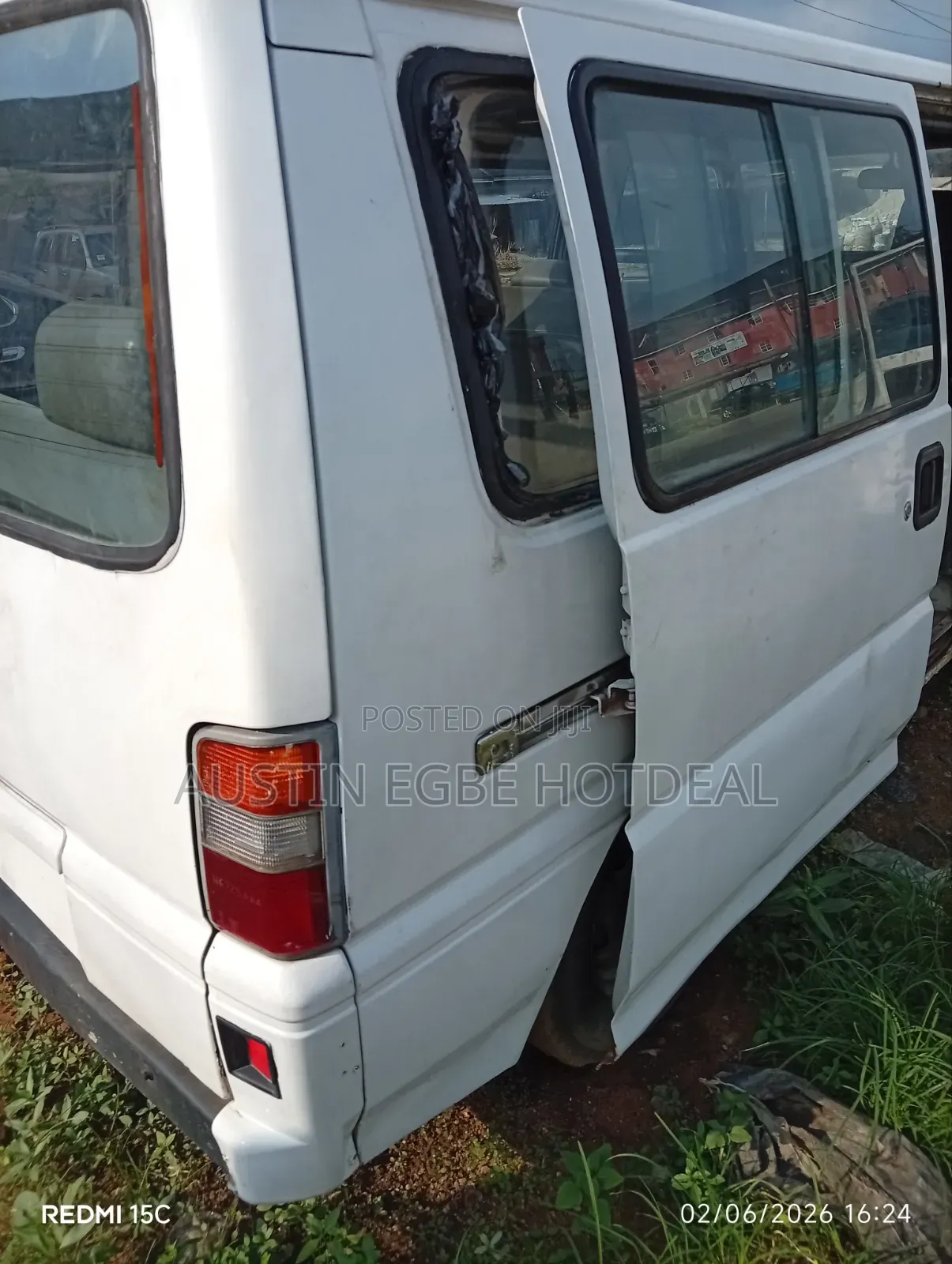 Mitsubishi L300 2004 White