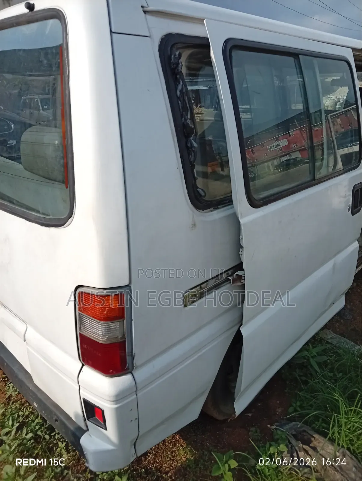 Mitsubishi L300 2004 White