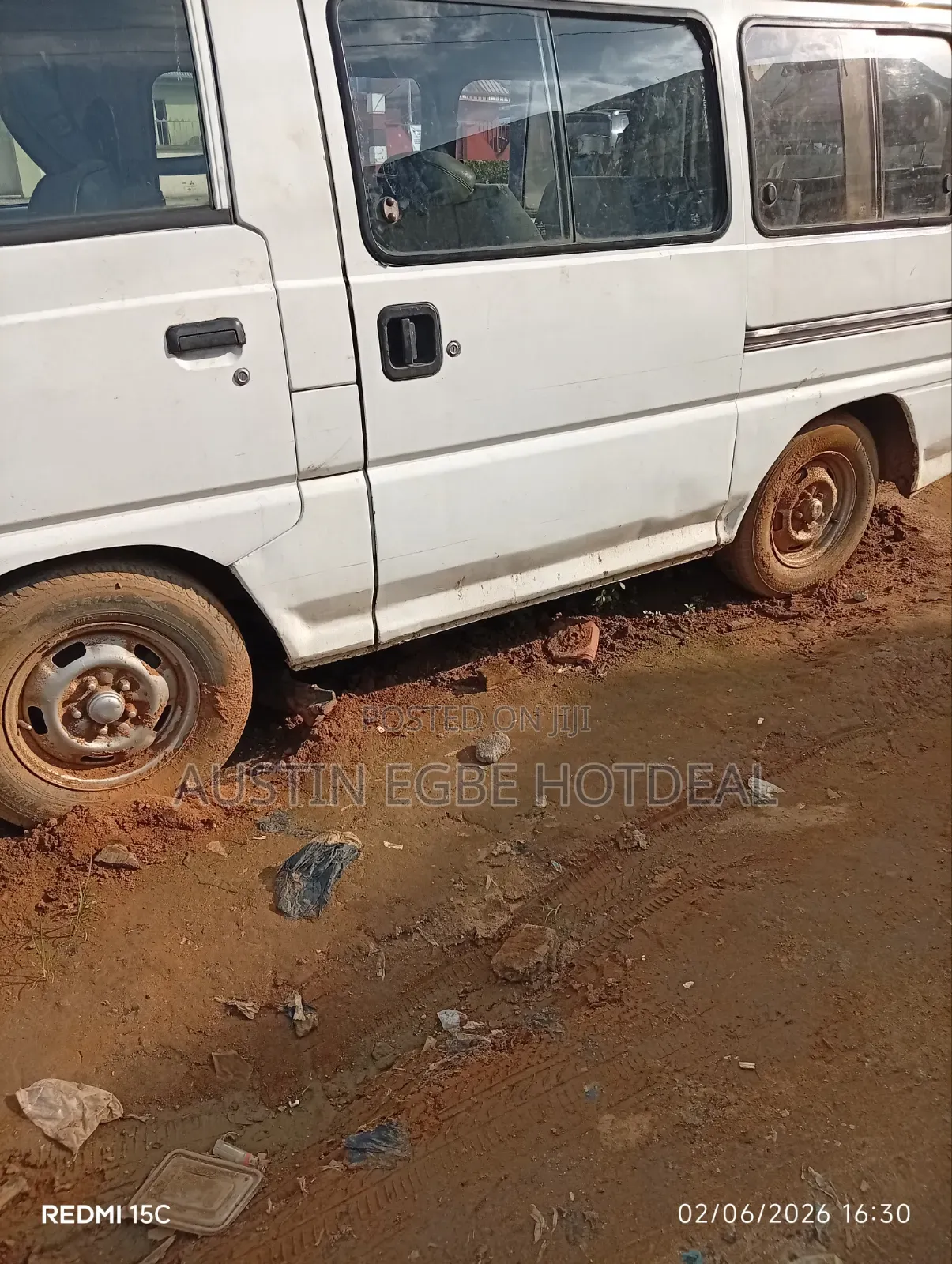 Mitsubishi L300 2004 White