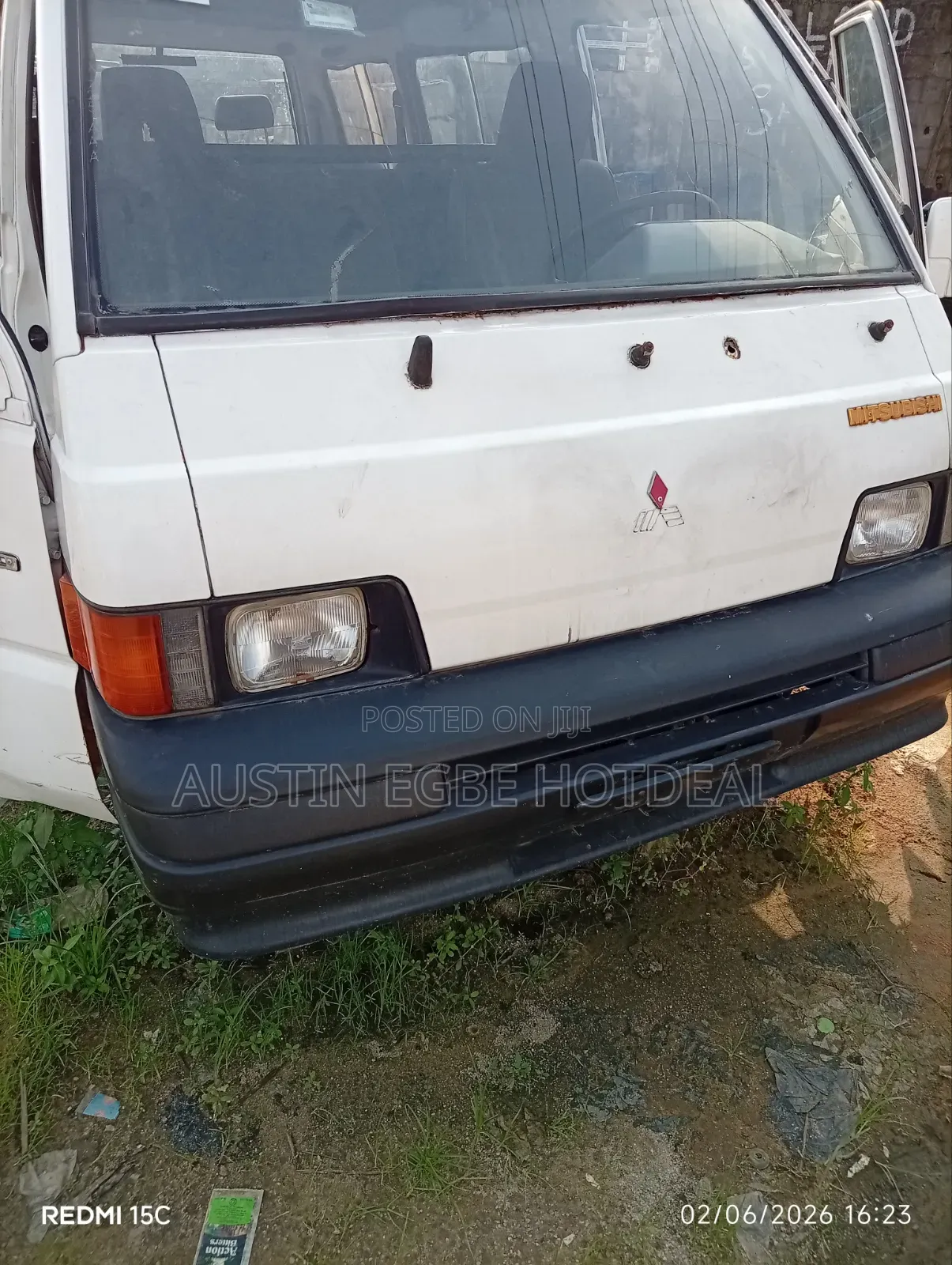Mitsubishi L300 2004 White