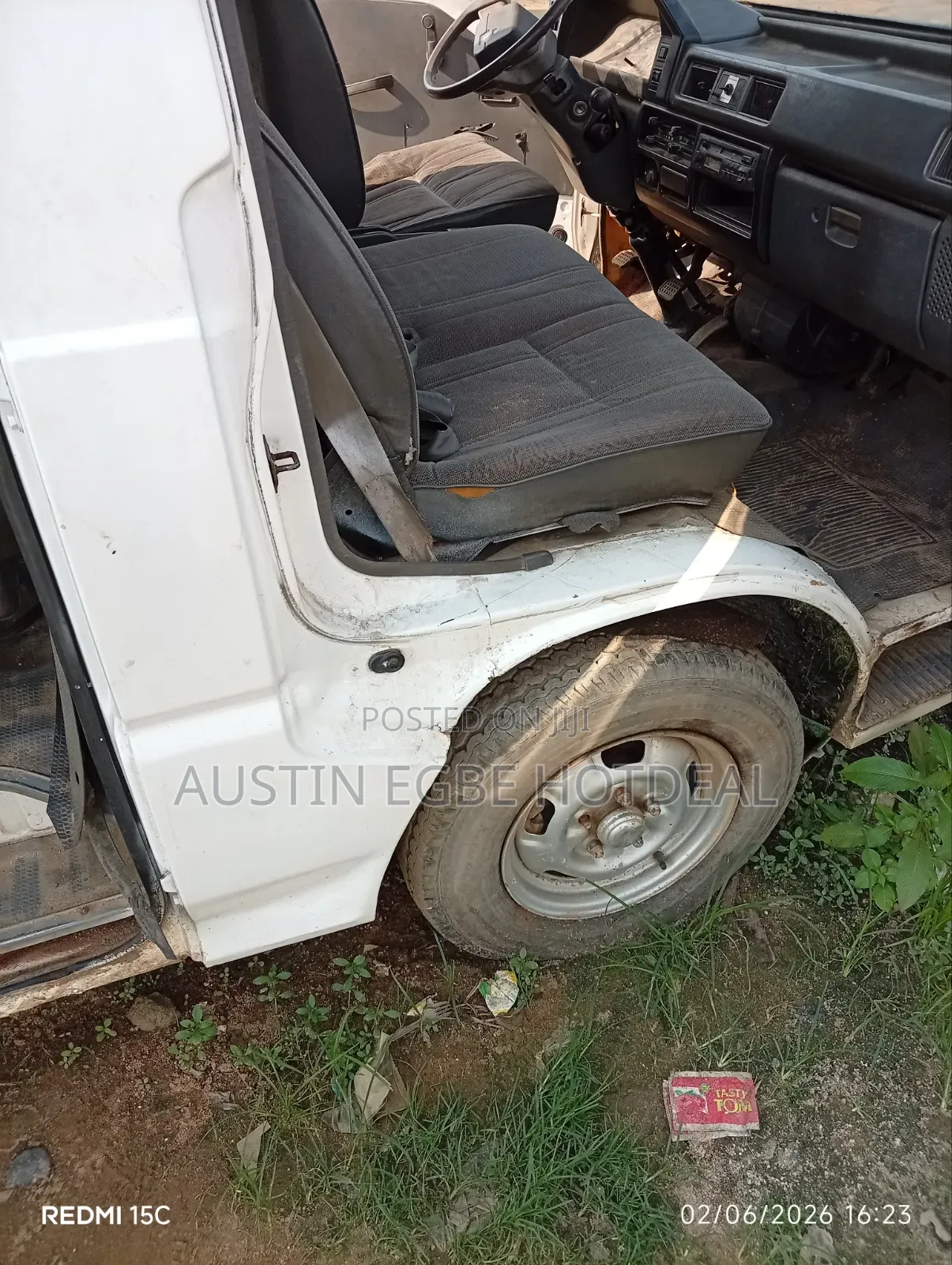 Mitsubishi L300 2004 White