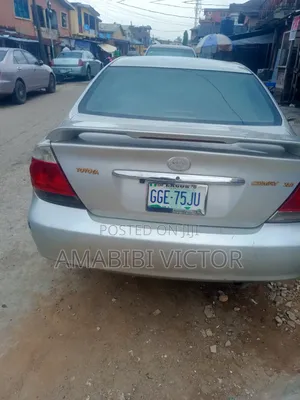 Toyota Camry XLE 4dr Sedan (2.4L 4cyl 4A) 2004 Silver