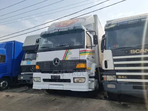 Mercedes Benz 1824 Atego Cargo Truck