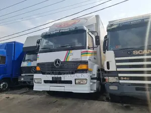 Mercedes Benz 1824 Atego Cargo Truck