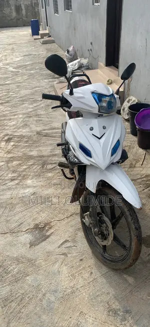 TVS Neo NX 2024 White