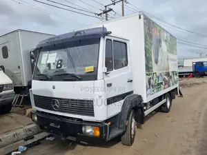 Mercedes 814 Container Truck [Lift Gate]