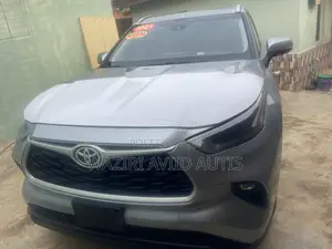Toyota Highlander XLE AWD 2023 Silver