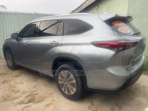 Toyota Highlander XLE AWD 2023 Silver