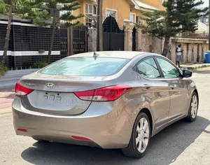 Hyundai Elantra Limited Sedan FWD (1.8L 4cyl 6A) 2013 Brown