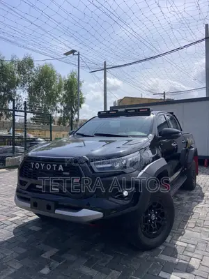 New Toyota Hilux 2025 Black