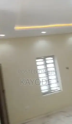 2bdrm Block of Flats in Oluwakemi Street, Berger for rent
