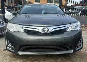 Toyota Camry XLE 4dr Sedan (2.5L 4cyl 6A) 2013 Green