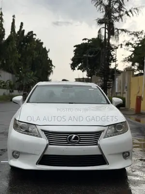Lexus ES 350 FWD 2013 White