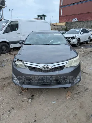 Toyota Camry XLE 4dr Sedan (2.5L 4cyl 6A) 2012 Gray