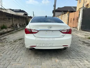 Hyundai Sonata Limited 2.0T Sedan (2.0L 4cyl 6A) 2012 White