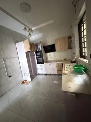 4bdrm Duplex in Ikota Gra, VGC / Ajah for rent