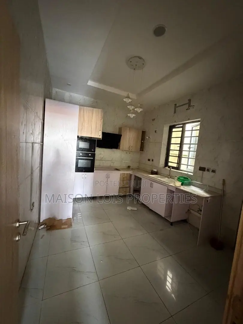 4bdrm Duplex in Ikota Gra, VGC / Ajah for rent