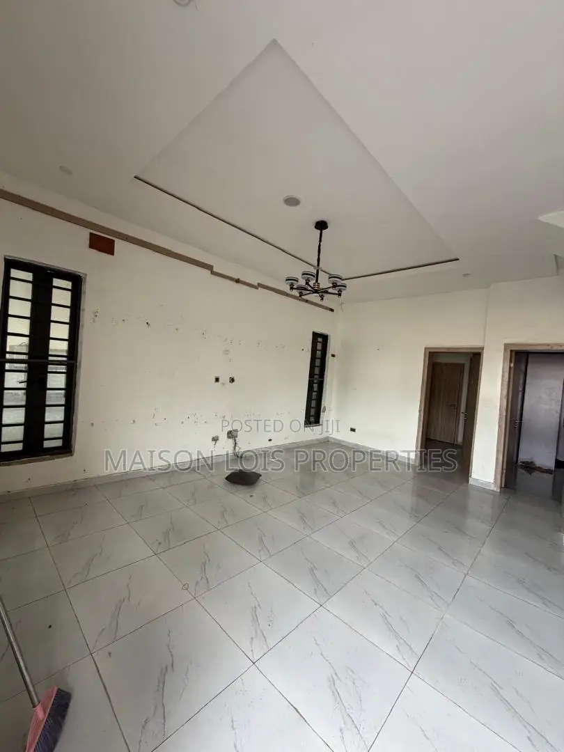 4bdrm Duplex in Ikota Gra, VGC / Ajah for rent