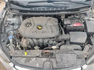 Hyundai Elantra Limited Sedan FWD (1.8L 4cyl 6A) 2013 Silver