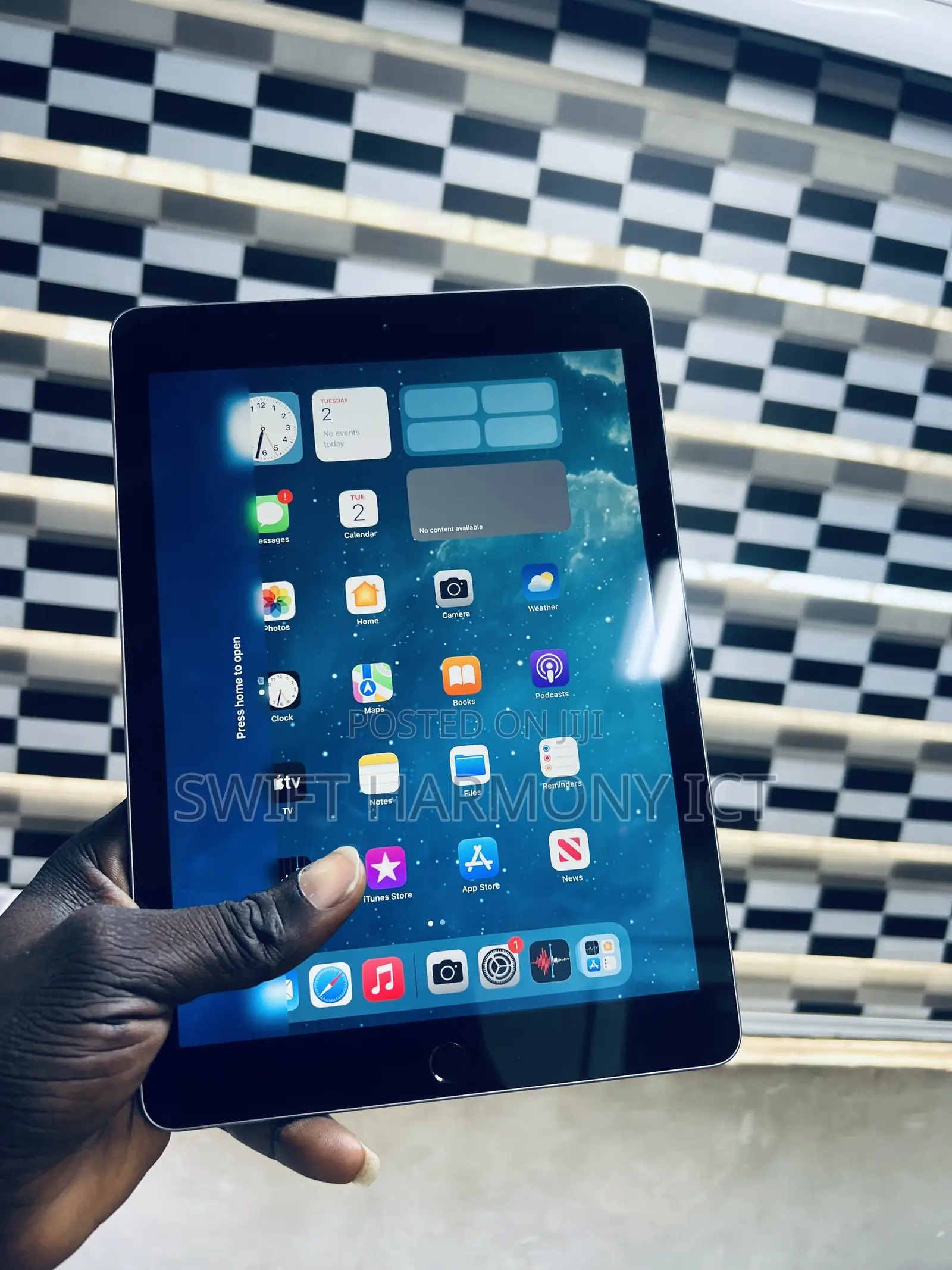 Apple iPad 9.7 32 GB Gray