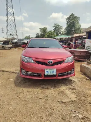 Toyota Camry SE 4dr Sedan (2.5L 4cyl 6A) 2013 Red