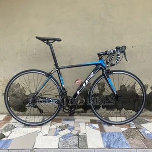 Clean 9-Speed Road Bike, Hand Selectors, Carbon Fork and Bearing Rim