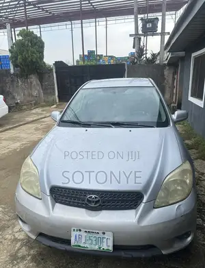 Toyota Matrix Standard FWD (1.8L 4cyl 5M) 2004 Silver