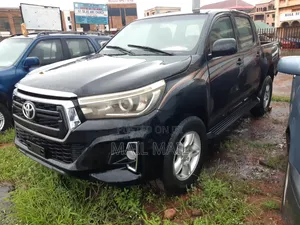 Toyota Hilux 2018 Black