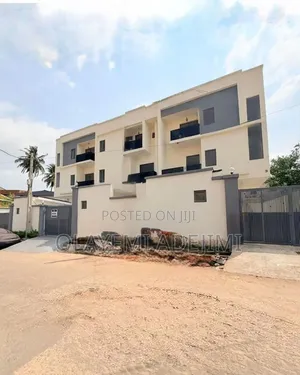 5bdrm Duplex in Obanikoro for sale