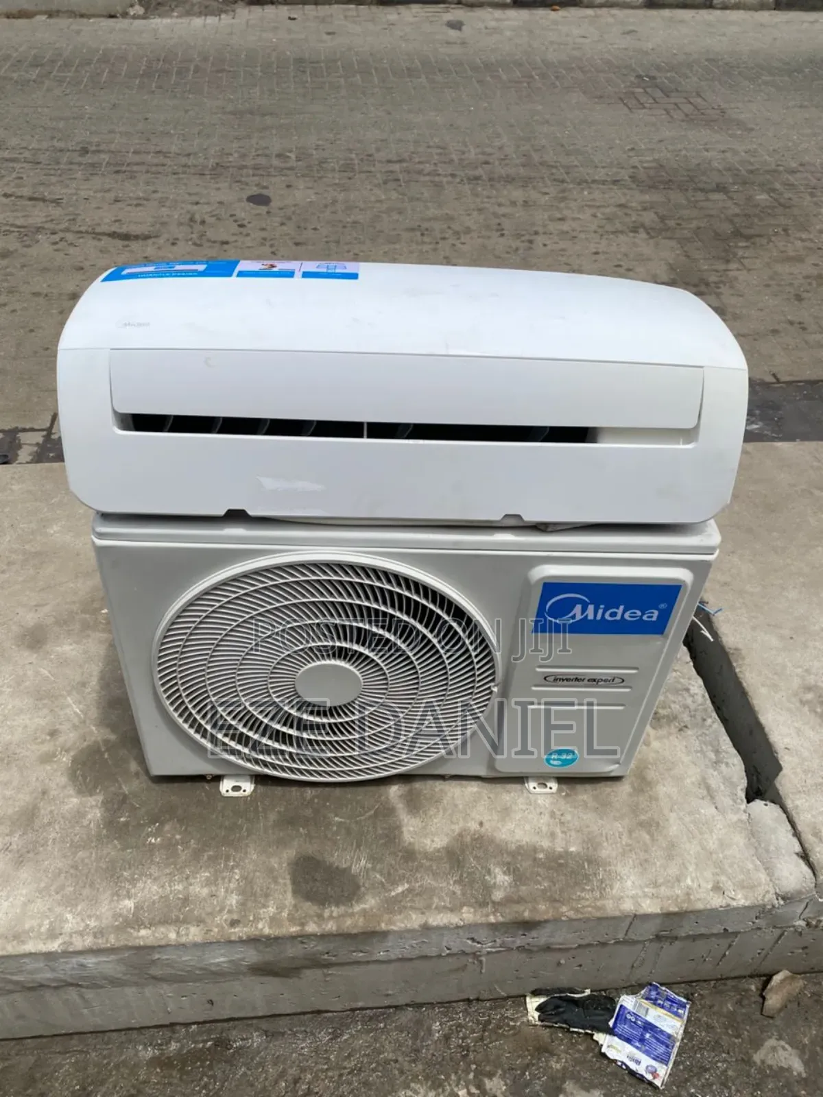 First Grade Uk Standard Midea Inverter AC 1.5hp
