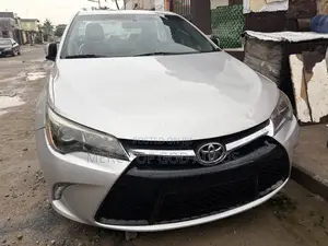 Toyota Camry LE 4dr Sedan (2.5L 4cyl 6A) 2016 Silver